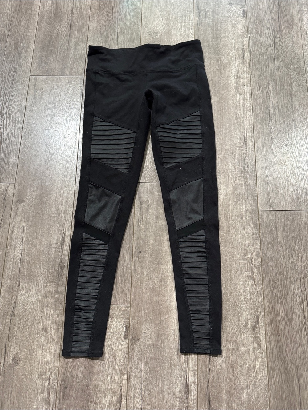 Alo Yoga High-Waist Moto Sport Black Leggings with Mesh Panels Size S - Picture 2 of 6